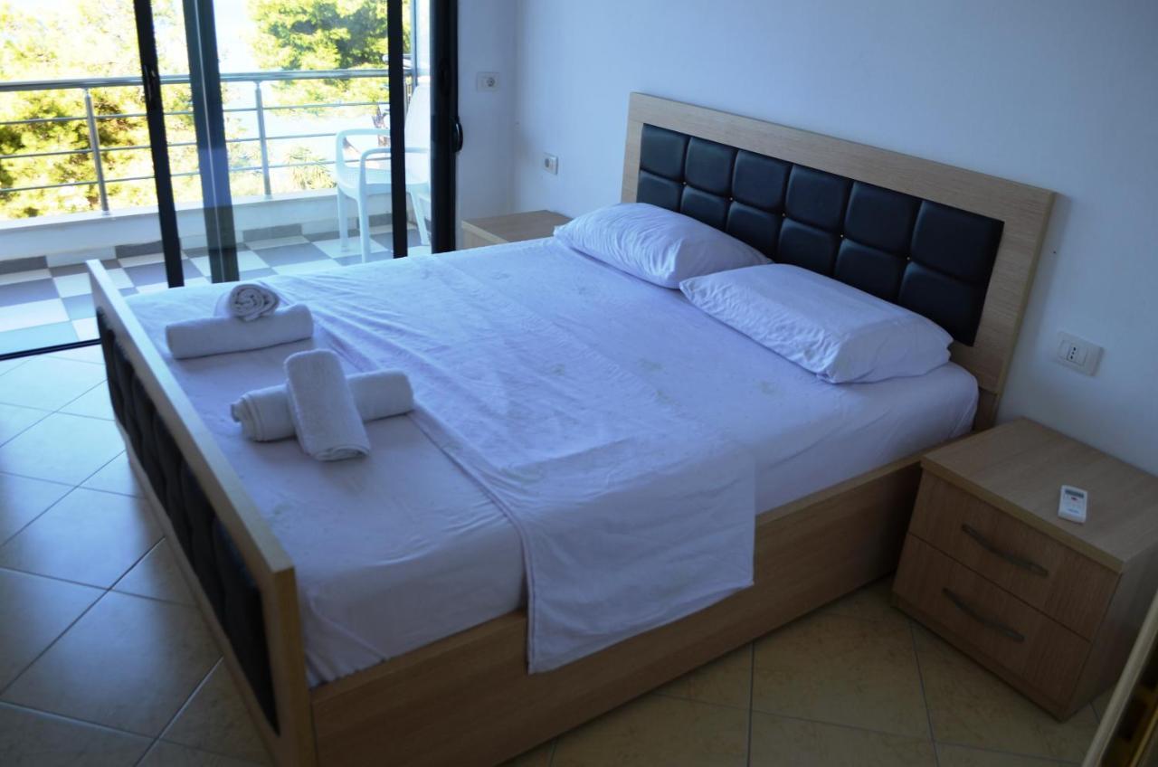 Paul Apartments Sarande Bagian luar foto